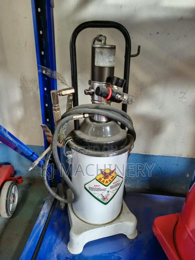 Pneumatic Air Grease Lubricator Machine - main view
