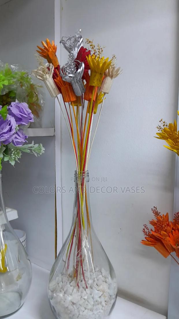 Centre Piece Glass Vase, Pebbles Stones Decorative Flowers