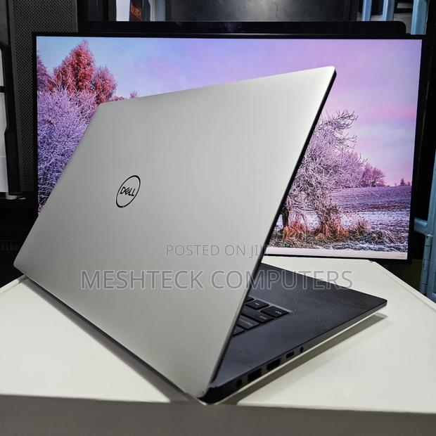 Laptop Dell Latitude 15 E5540 32GB Intel Xeon SSD 512GB - thumbnail 3