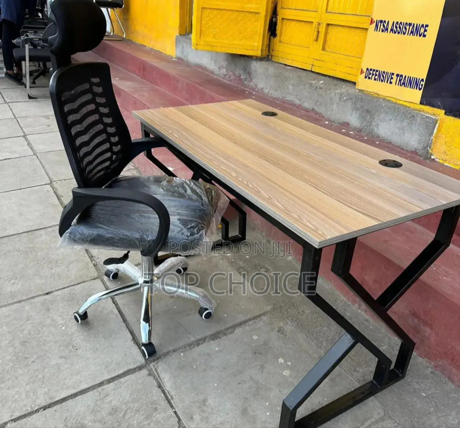 Double Stand Metallic Table With Chair