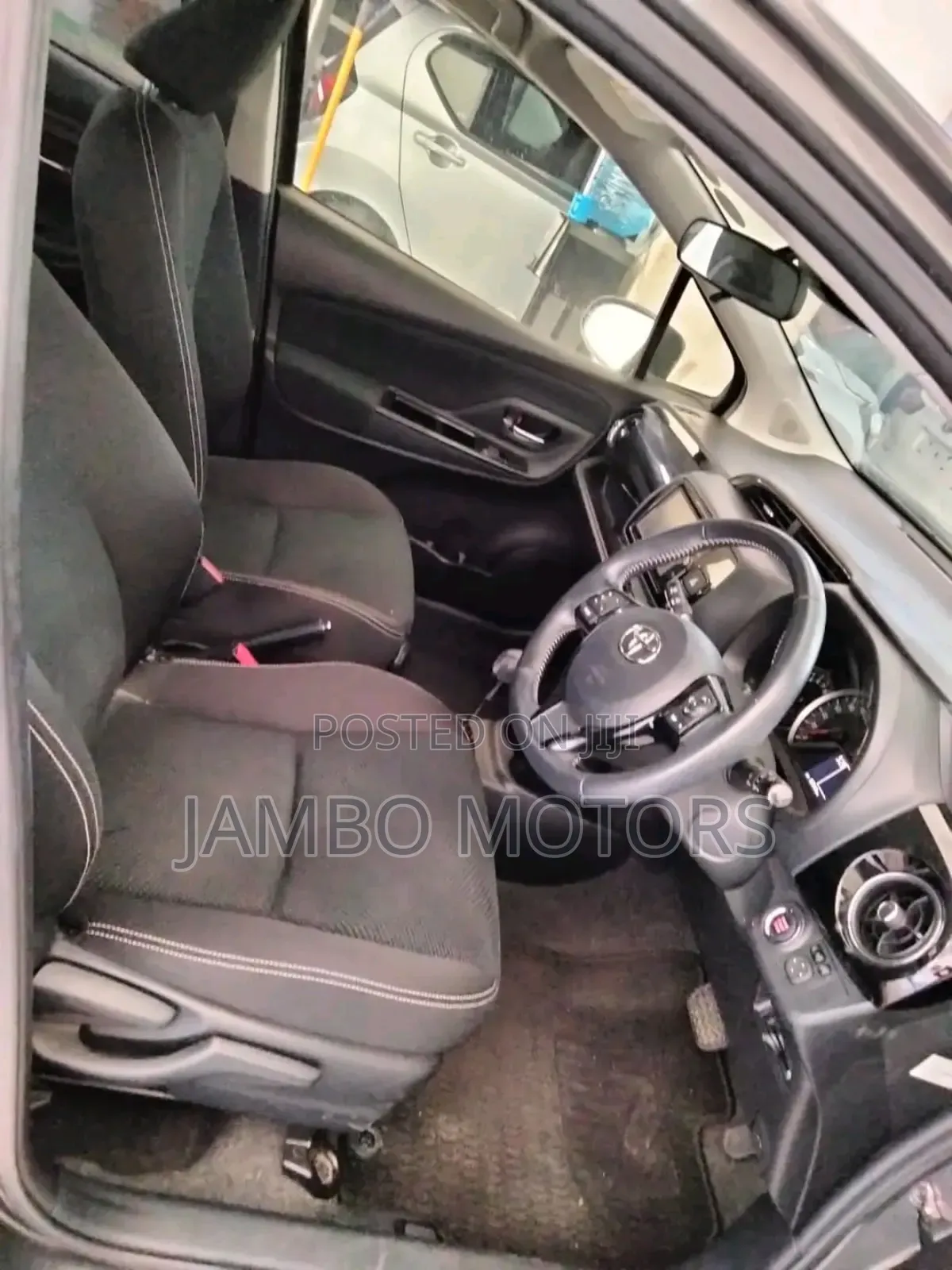 Toyota Vitz 1.3 FWD 5dr 2018 Gray