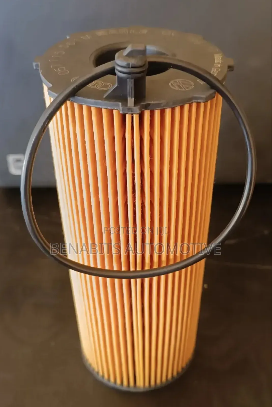 VW AUDI Oil Filter 057 115 561 M