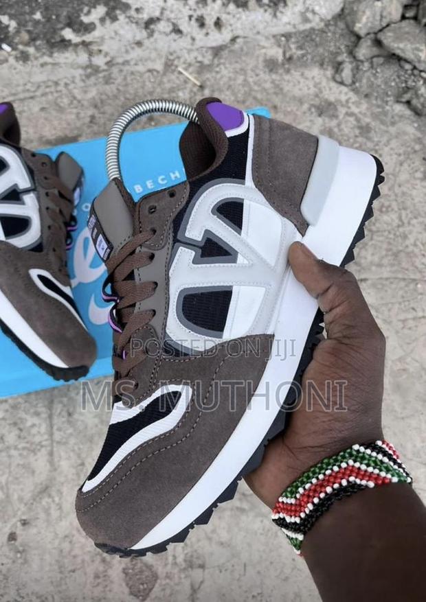 *Garavani Vlogo*  _40 41 42 43 44 45_ * Quality   - thumbnail 2