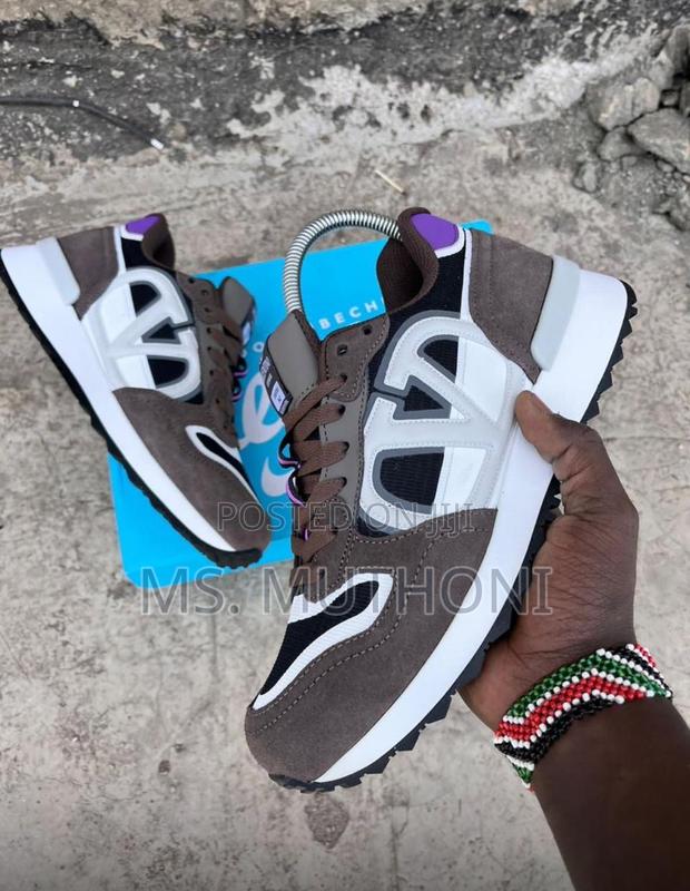 *Garavani Vlogo*  _40 41 42 43 44 45_ * Quality   - main view