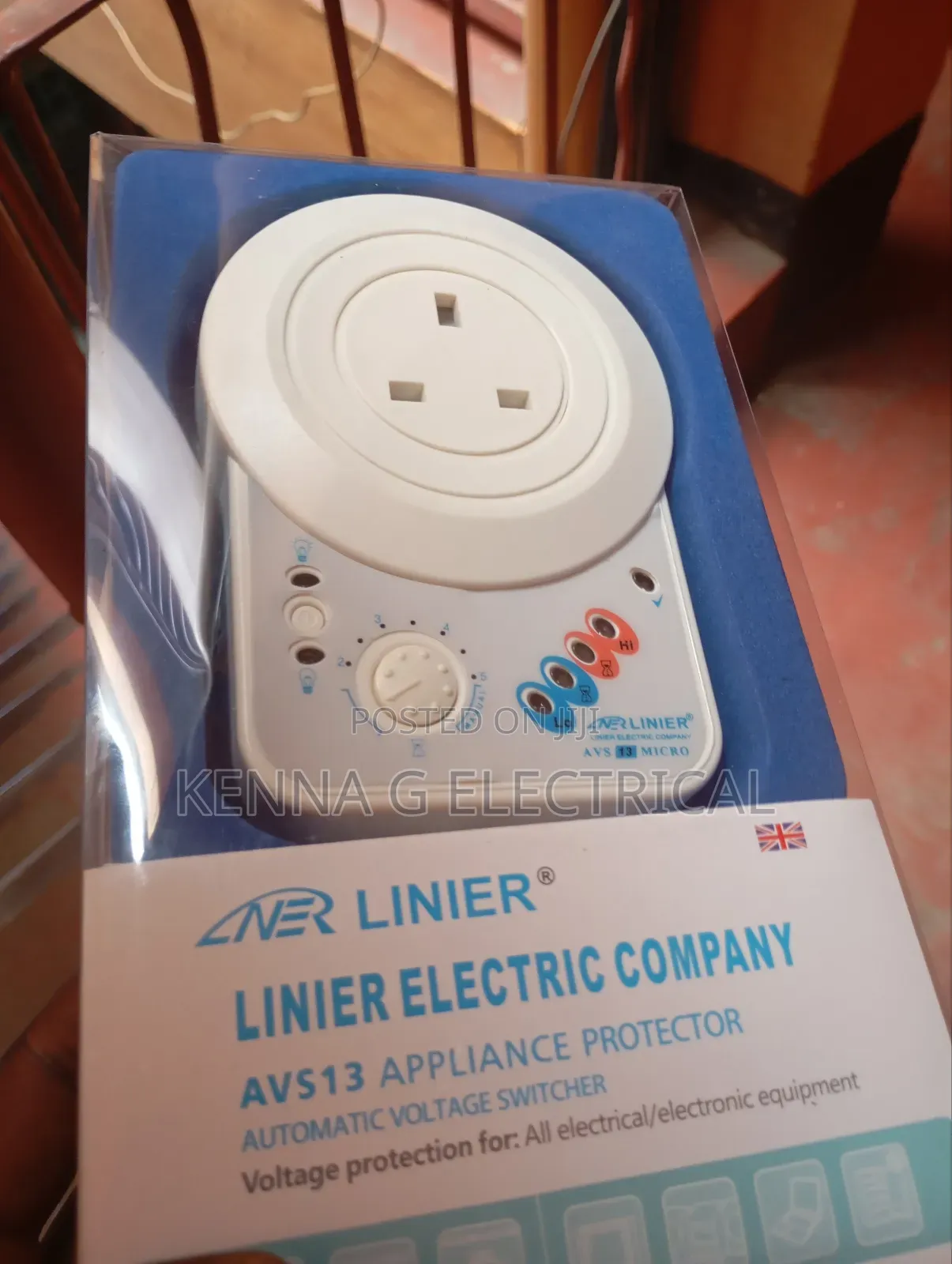 Automatic Voltage Switch (AVS-13)