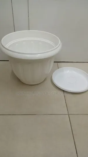 Big Round Vase With Underliner