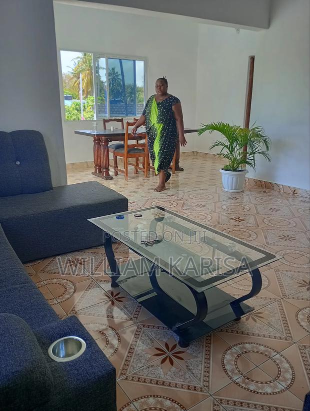 3 Bedrooms to Let - thumbnail 2