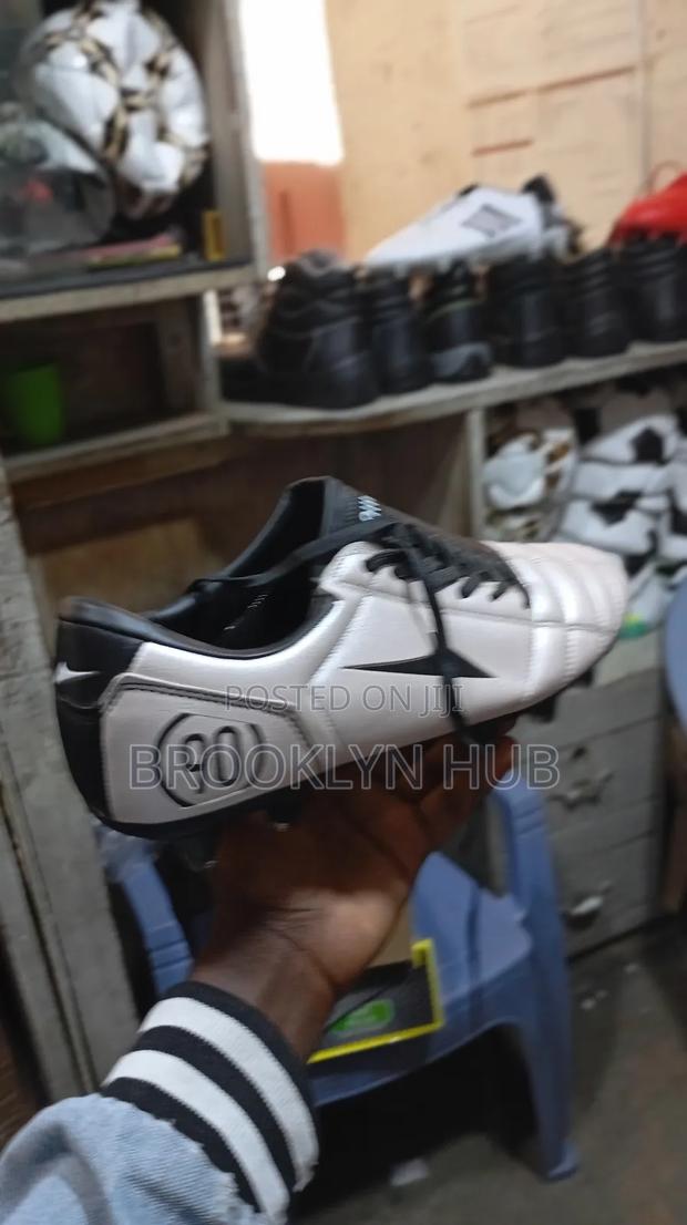 T 90 Soccer Boots