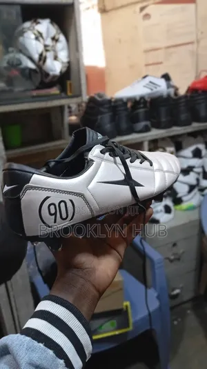 T 90 Soccer Boots