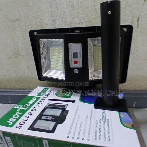 Solar Light 200w Dusk to Dawn Solar Streetlight No Wiring