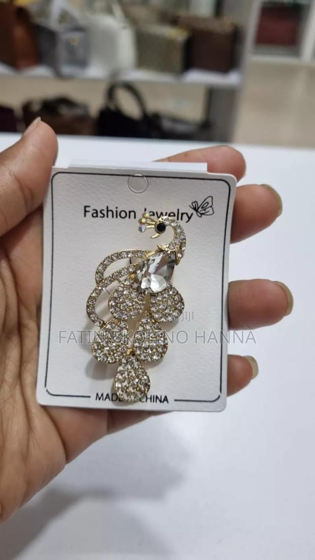 Very Cute Brooch for Her - main view