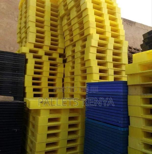 Plastic Pallets - Yellow Plastic Pallets