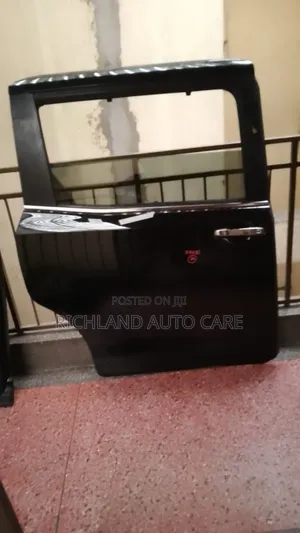 Noah Esquire Zrr80 Rear Right Door