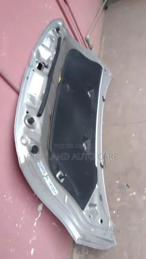 Isis ZNM10 BONNET 2007-2014