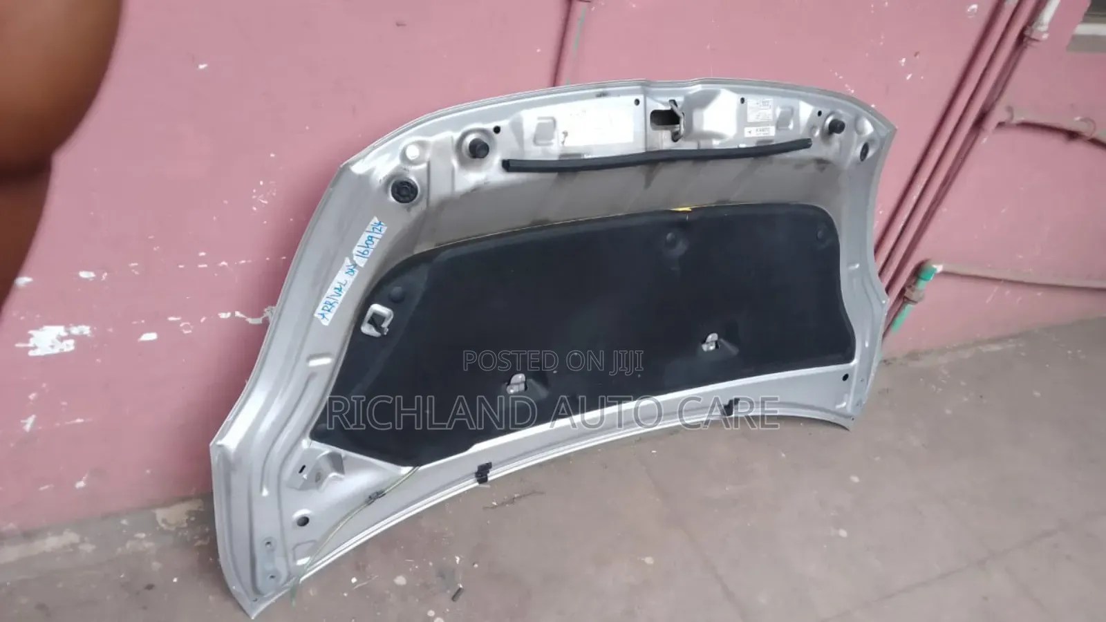 Isis ZNM10 BONNET 2007-2014