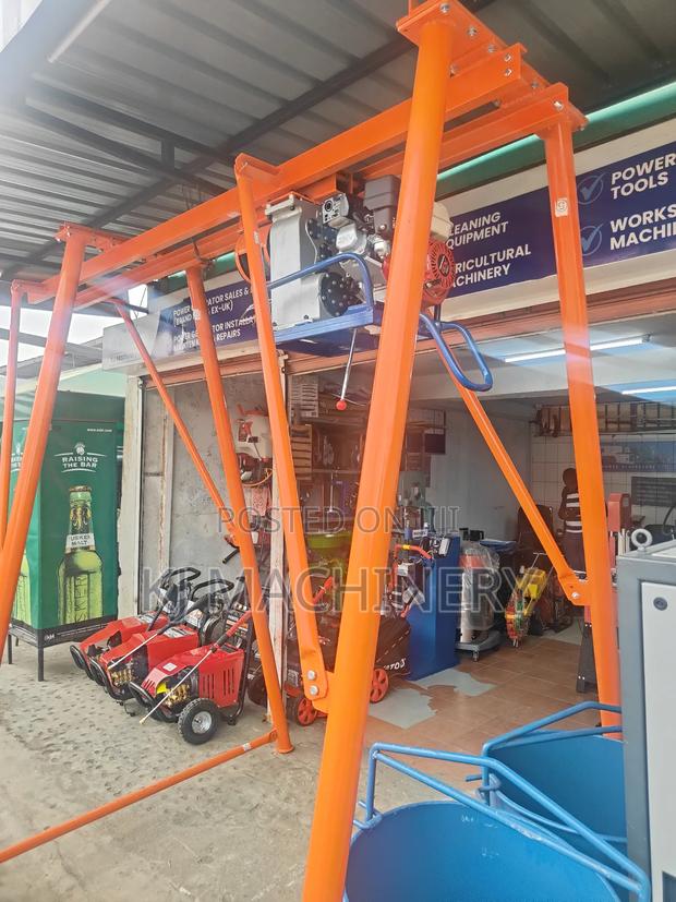 Concrete Crane/Lift/Hoist/Lifter One Tonne Honda Engine