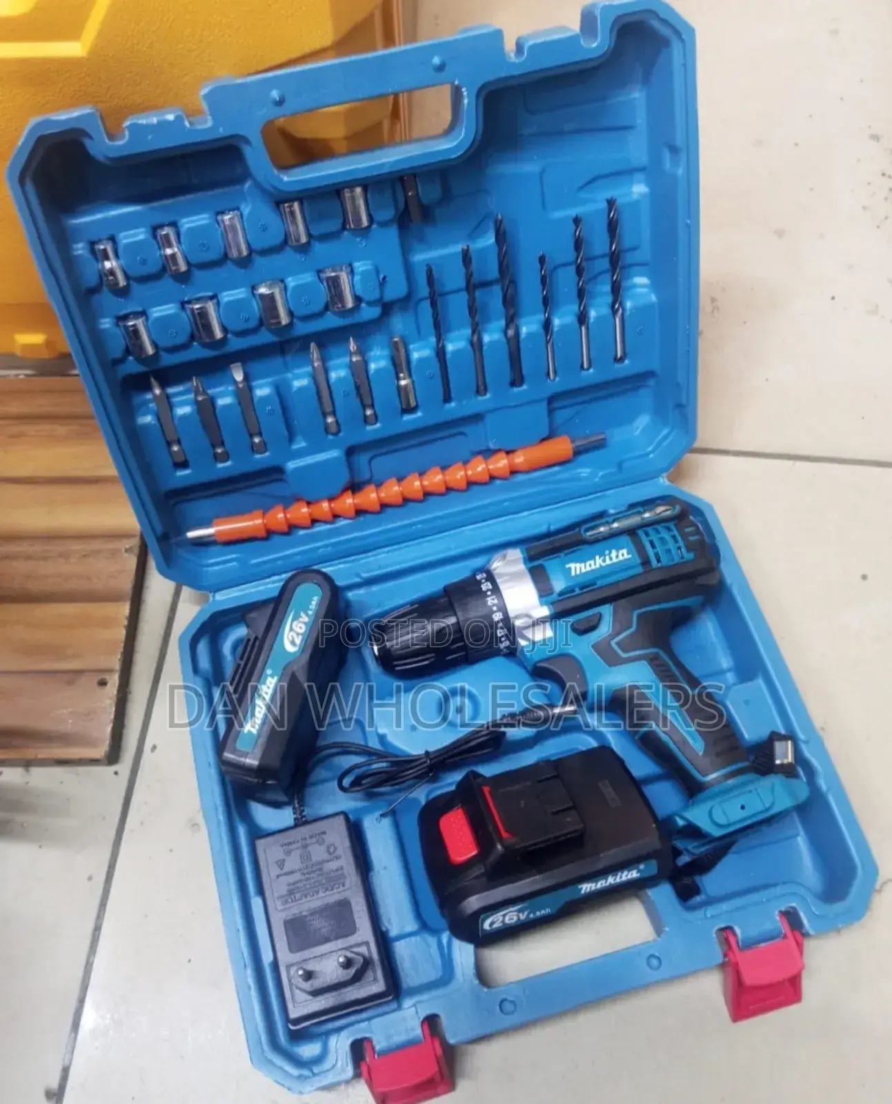 Makita, 26v Cordless Drill With Accessories 2 Battery