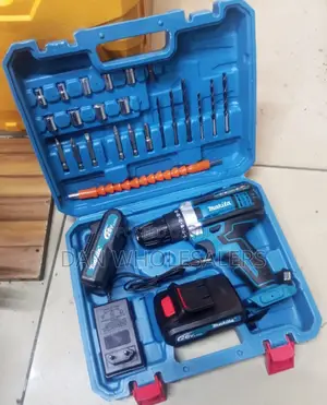 Makita, 26v Cordless Drill With Accessories 2 Battery