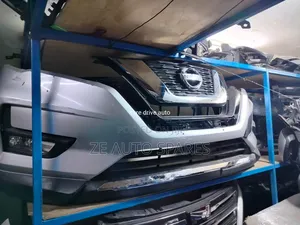 Nissan Ex-Trail Nt32 Front Bumper Complete With Grill