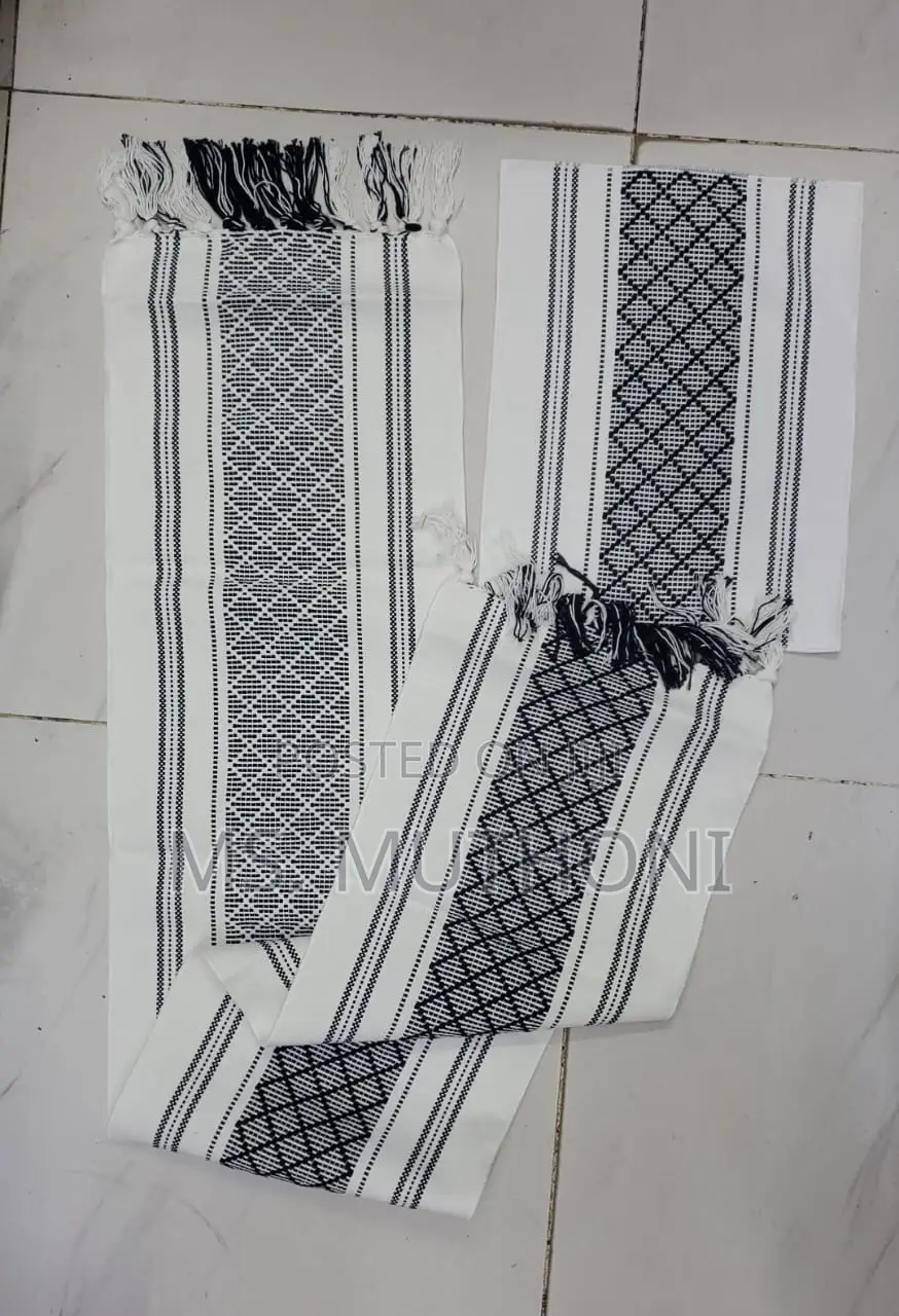 Braided Woven Textured Table Runner With Tassels + 6pcs Mats