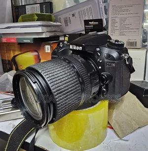 Nikon D7100 Camera With 18-140mm Lens And Silicone Cover