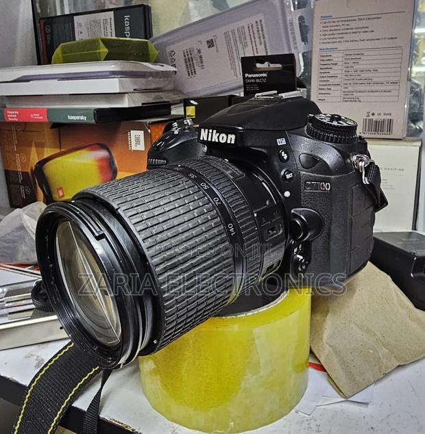 Nikon D7100 Camera With 18-140mm Lens And Silicone Cover