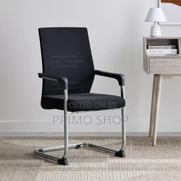 Office Chair, Ergonomic Mesh-Back Visitor Seat in Black