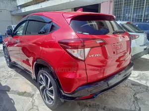 Honda Vezel 2018 Red