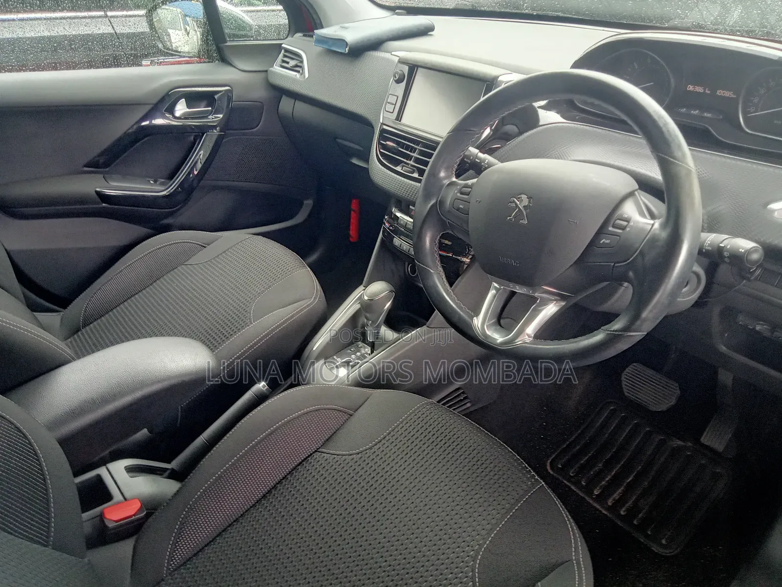 Peugeot 208 2017 Red