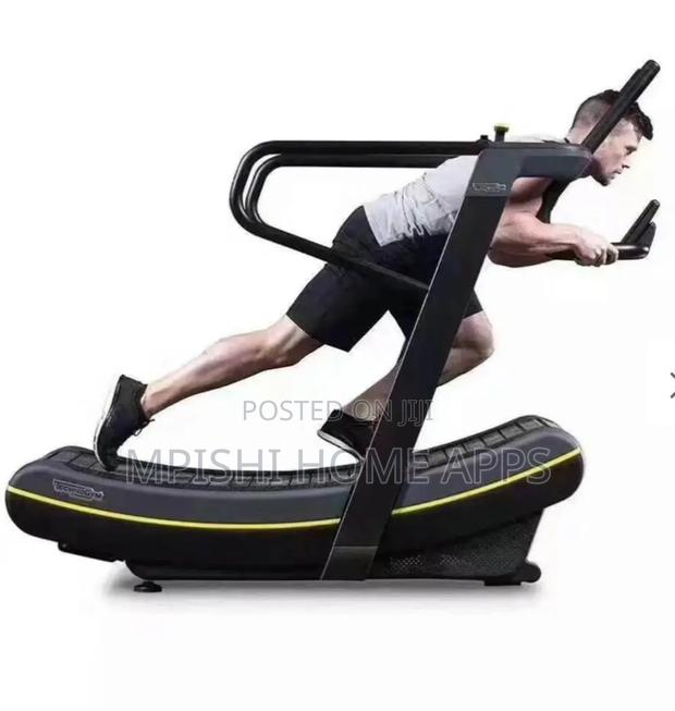 Manua Curved Treadmill - Commercial - thumbnail 2