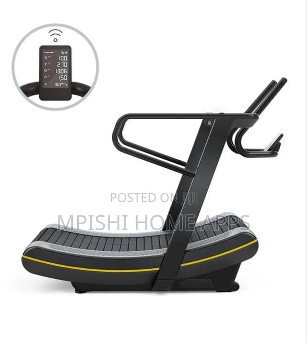 Manua Curved Treadmill - Commercial