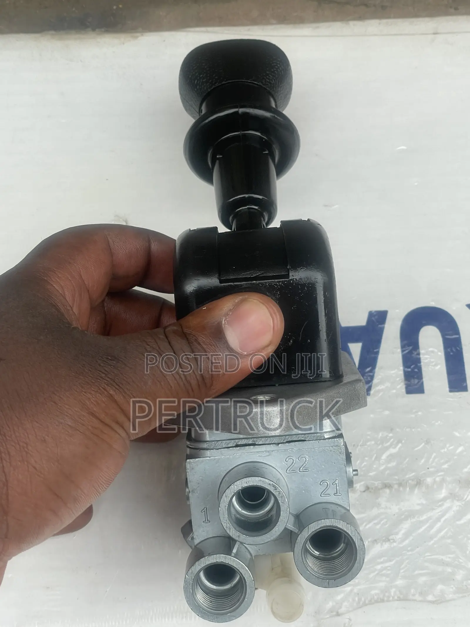 Wg9000360522 Hand Brake Valve Sinotruck,Shacman,Faw,Steyr