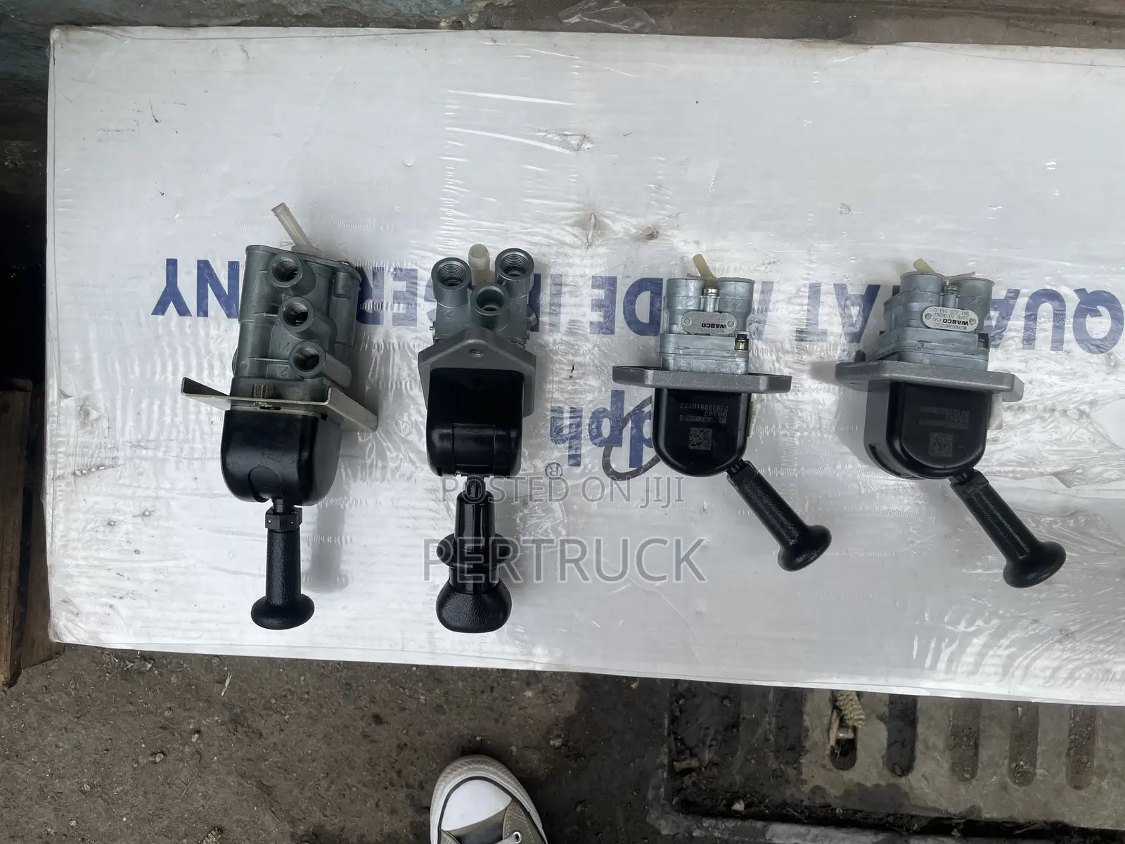Wg9000360522 Hand Brake Valve Sinotruck,Shacman,Faw,Steyr