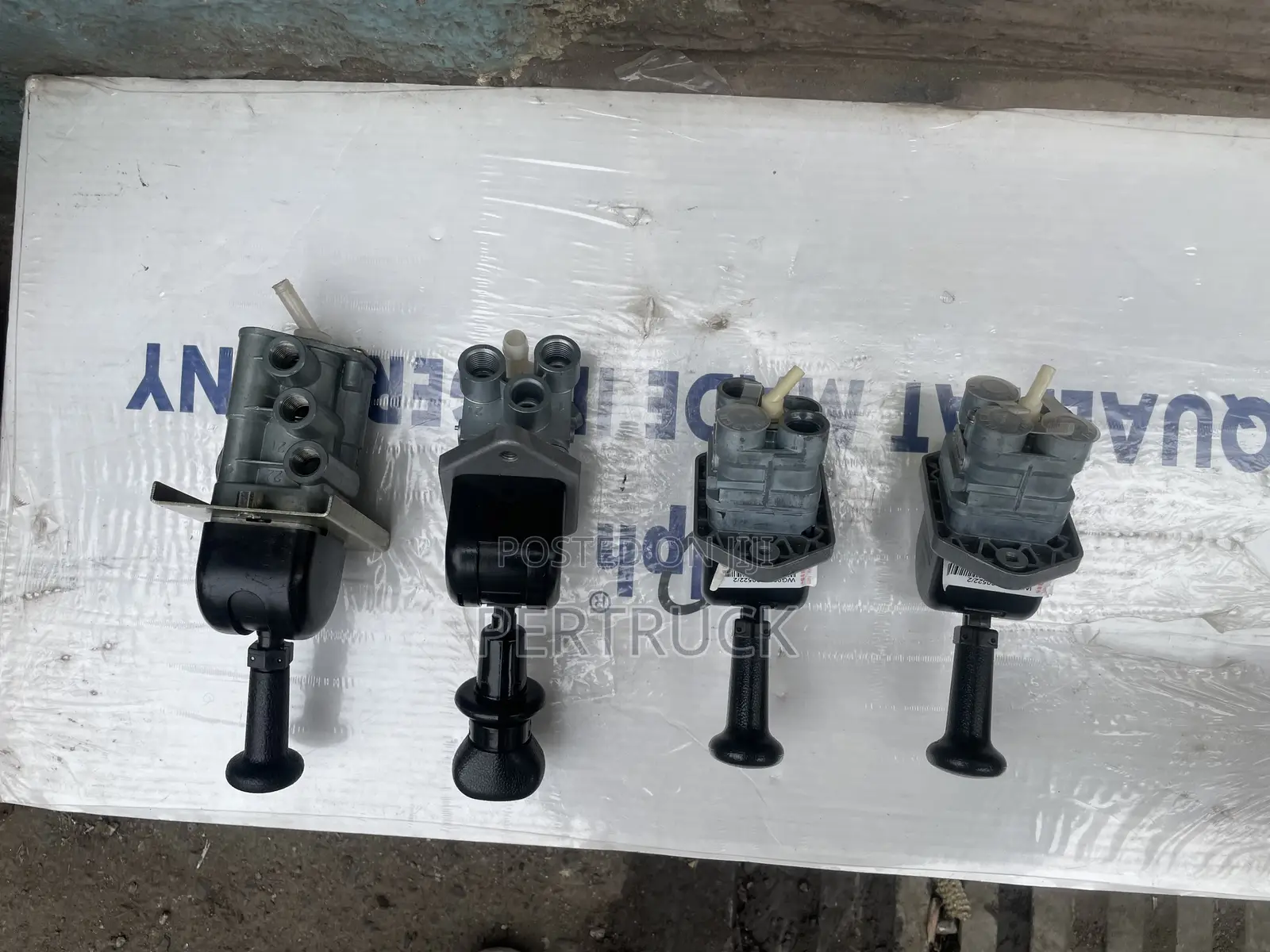 Wg9000360522 Hand Brake Valve Sinotruck,Shacman,Faw,Steyr