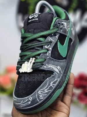 Dunk Low "THERE SKATEBOARDS"
1st Leather