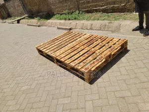 Rustic Pallet Bed