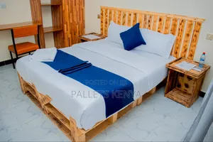 5x6 Pallet Bed With Two Side Tables
