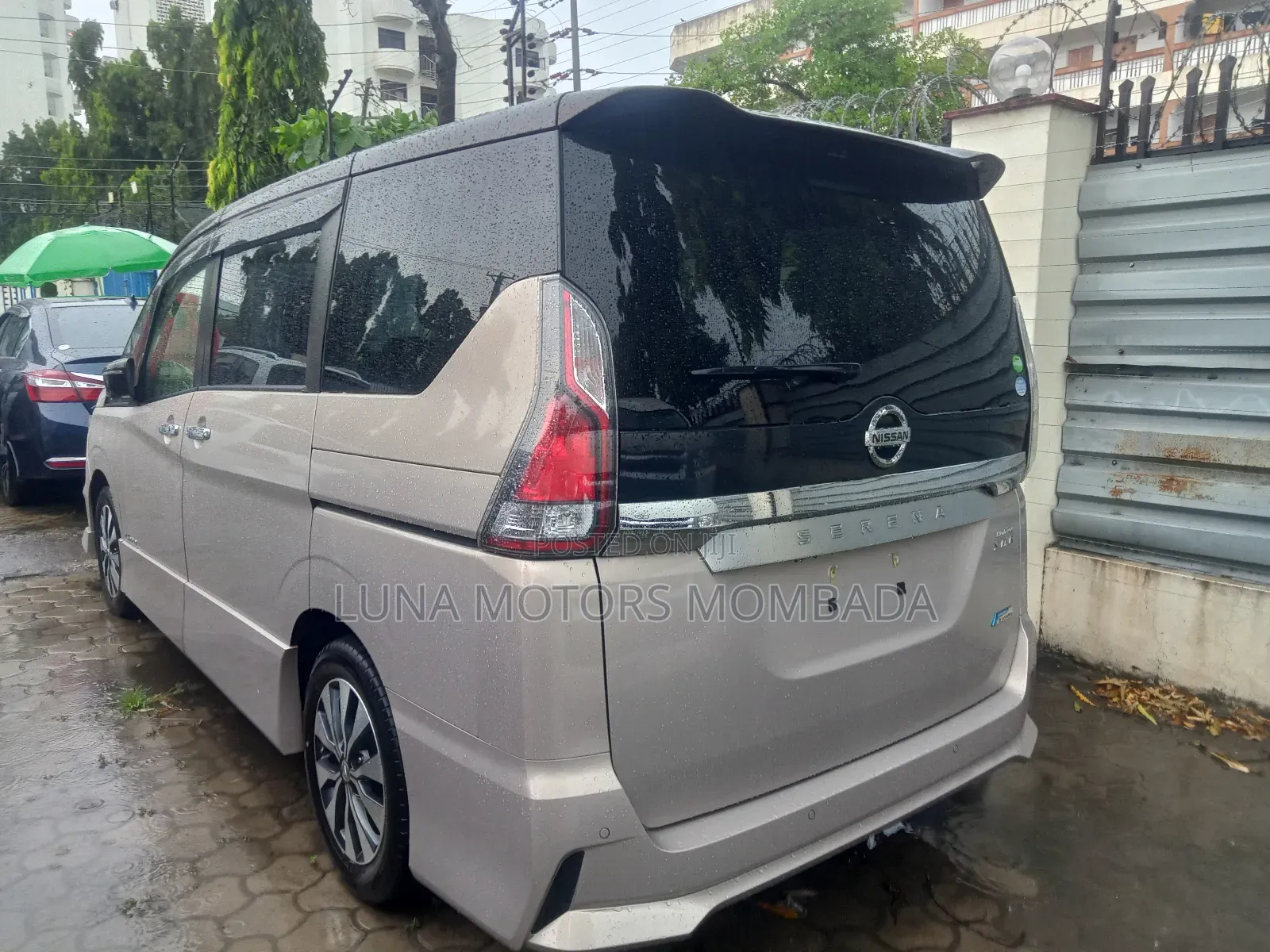 Nissan Serena 2019 Gold