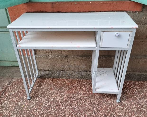 Salon Manicure Table, White and Peach. - thumbnail 3