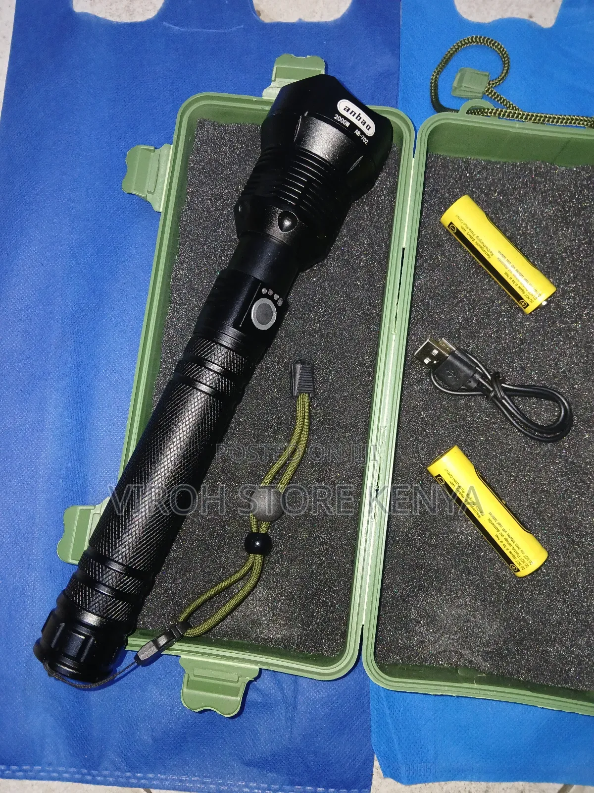 P70 Powerstyle Flashlight 2000 Watts