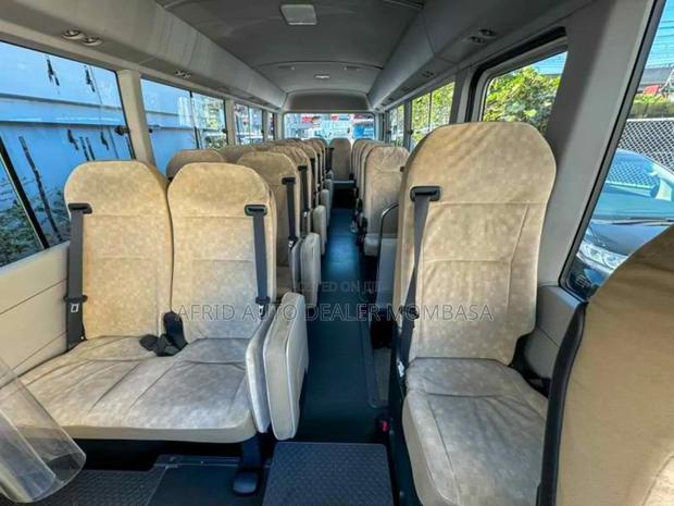 Toyota Coaster 2017 White - thumbnail 7