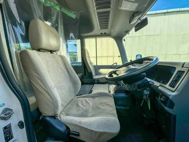 Toyota Coaster 2017 White - thumbnail 8