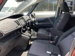 Nissan Serena 2017 Red