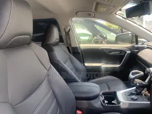 Toyota RAV4 LE FWD 2019 Silver