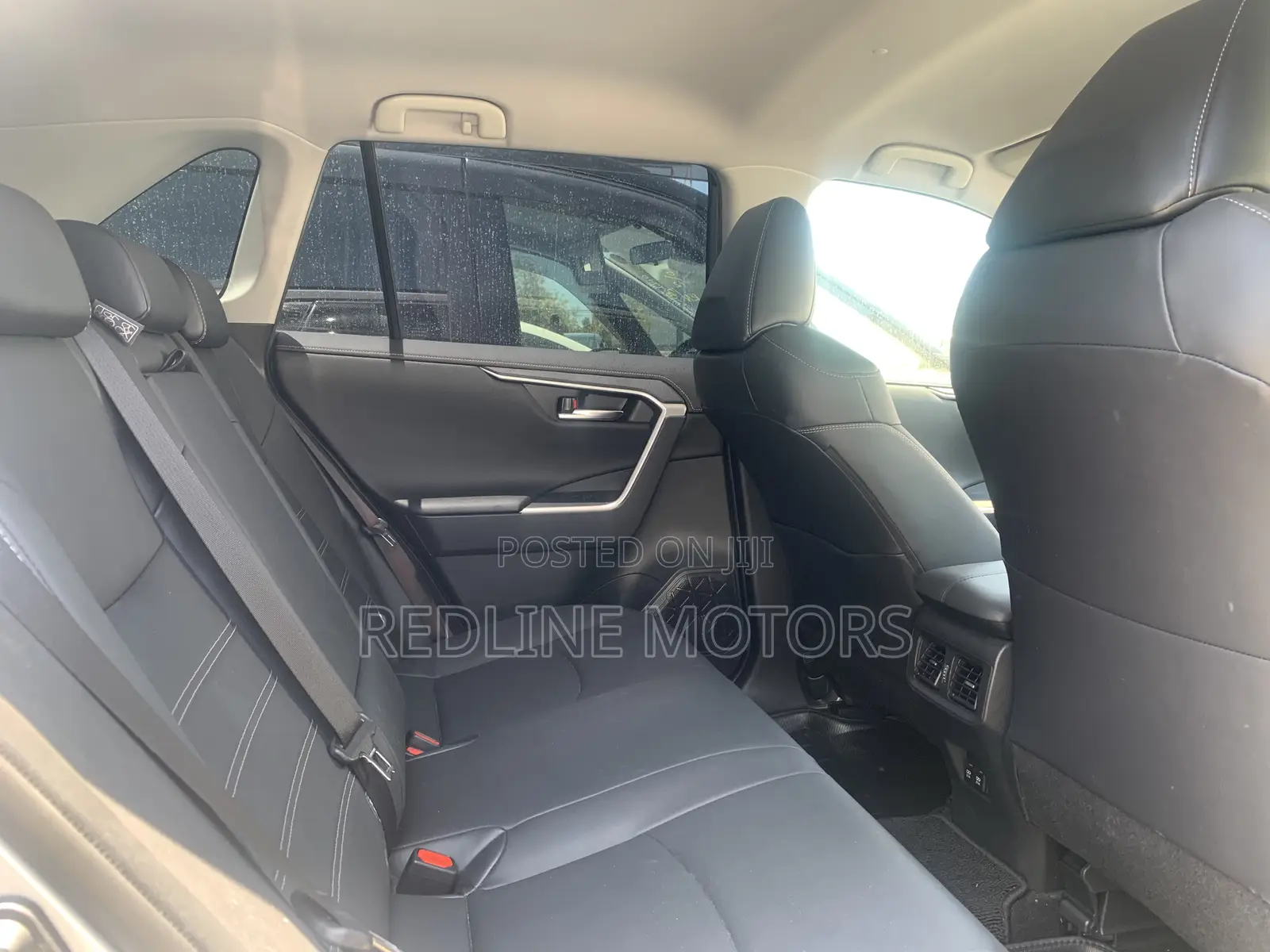 Toyota RAV4 LE FWD 2019 Silver