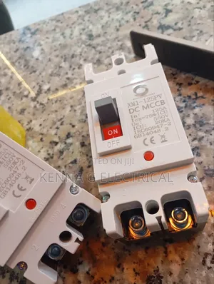 Battery Switch 125A Solar/Dc McCb 2pole