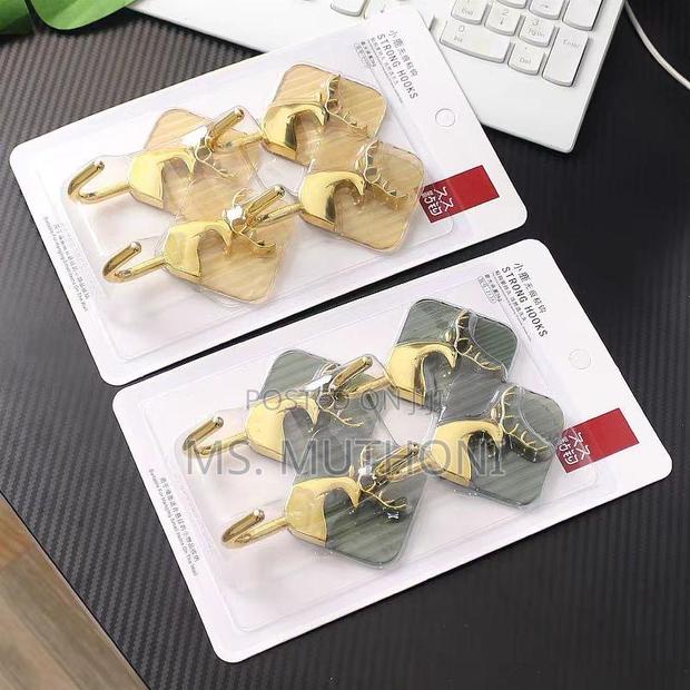 4pc Beautiful Acrylic Strong Hooks - thumbnail 4