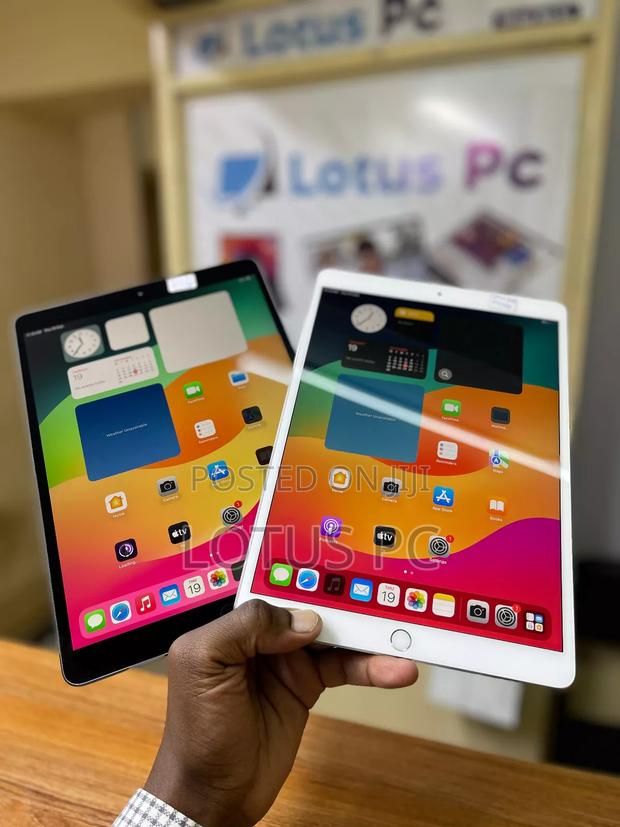 Apple iPad Pro 10.5 (2017) 64 GB Silver - main view