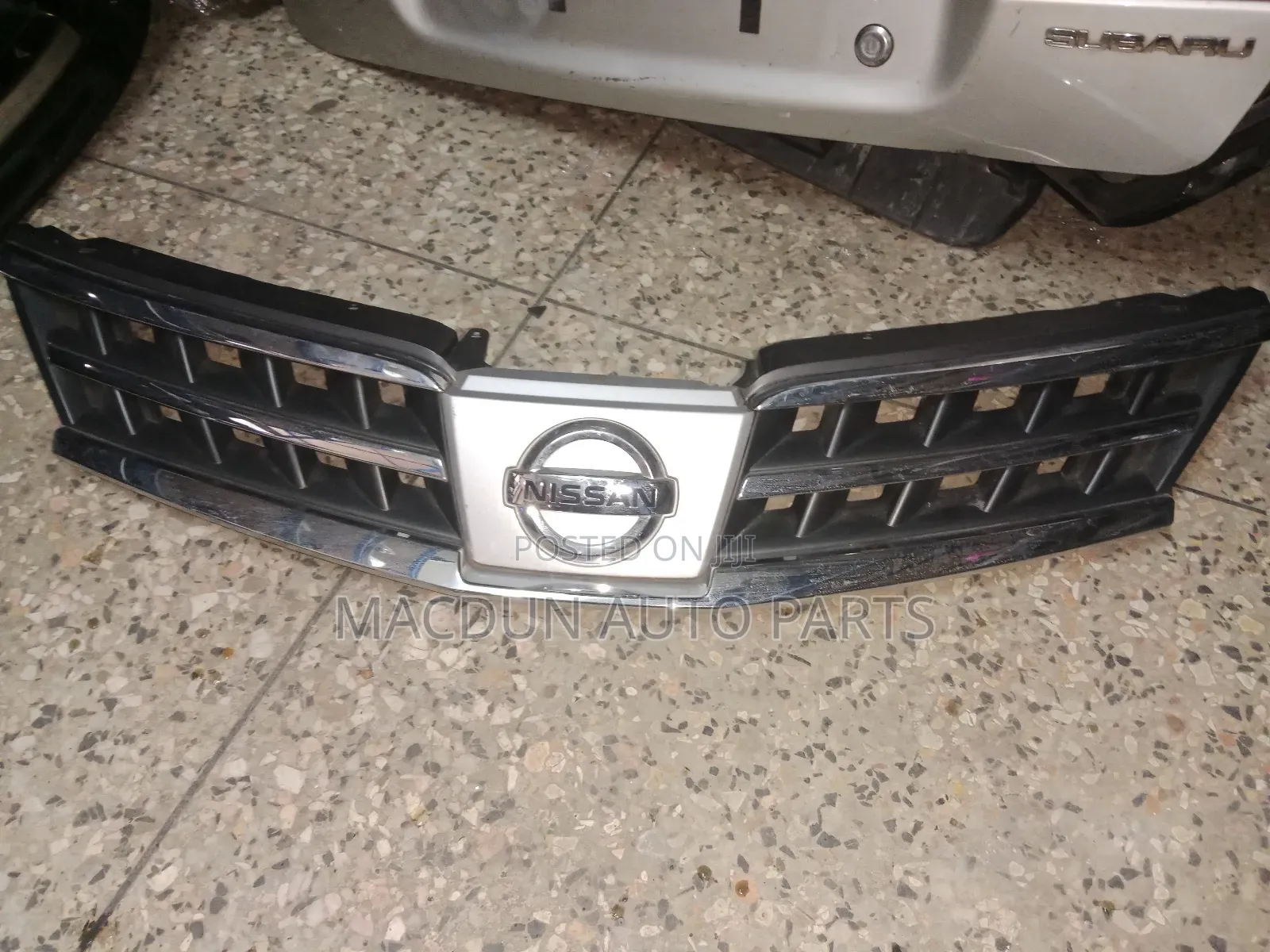 Nissan Tiida Grill
