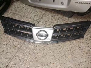 Nissan Tiida Grill
